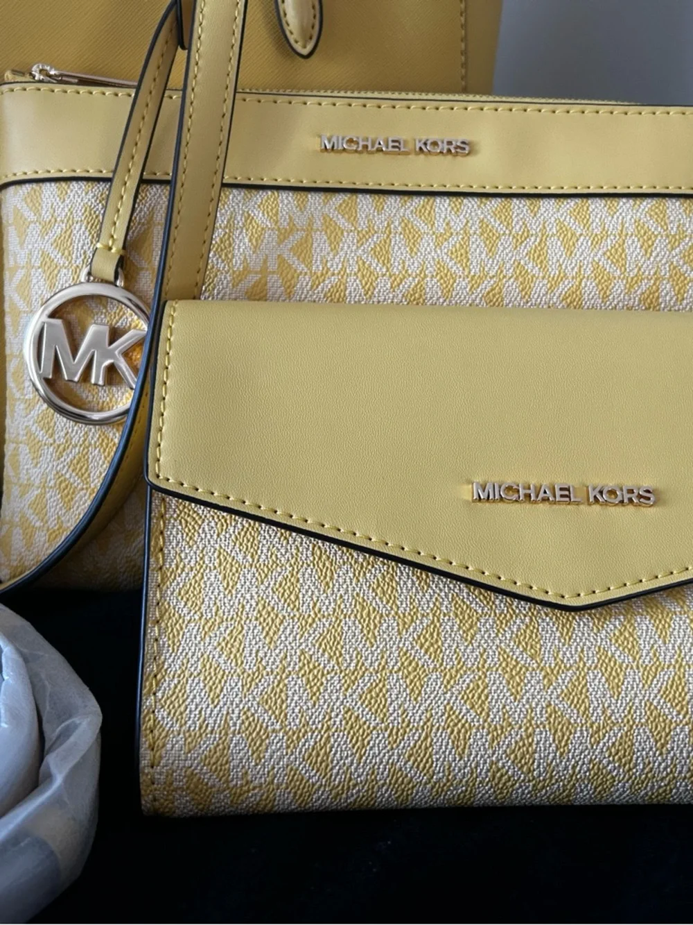 FOR UR SPRING/ SUMMER BAG COLLECTION: MK Daisy 3-Pcs Tote, Crossbody/Wristlet - Picture 3 of 15